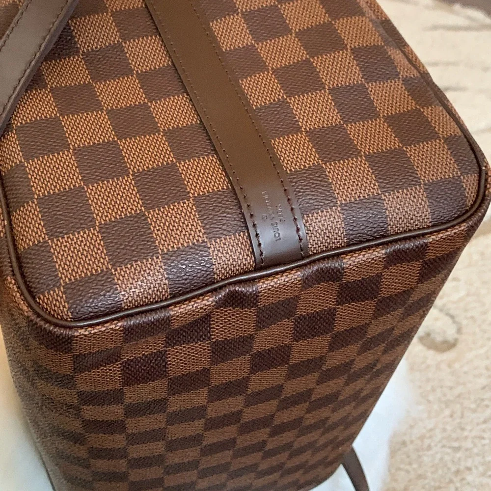 Louis Vuitton 𝐒𝐩𝐞𝐞𝐝𝐲 𝐁𝐚𝐧𝐝𝐨𝐮𝐥𝐢𝐞𝐫𝐞 30 Damier 𝐄𝐛𝐞𝐧𝐞